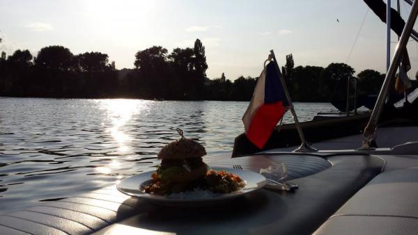 Croisière privatisée en bateau à Prague & Repas